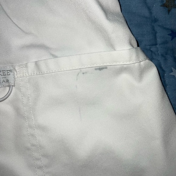 White Cherokee Workwear Revolution Women’s V-Neck Scrub Top Shirt - Picture 3 of 5